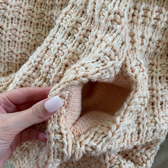 Beige & Pink Knit Pocketed Sweater by Listicle. VICI Collection. Size M. - Picture 3 of 5